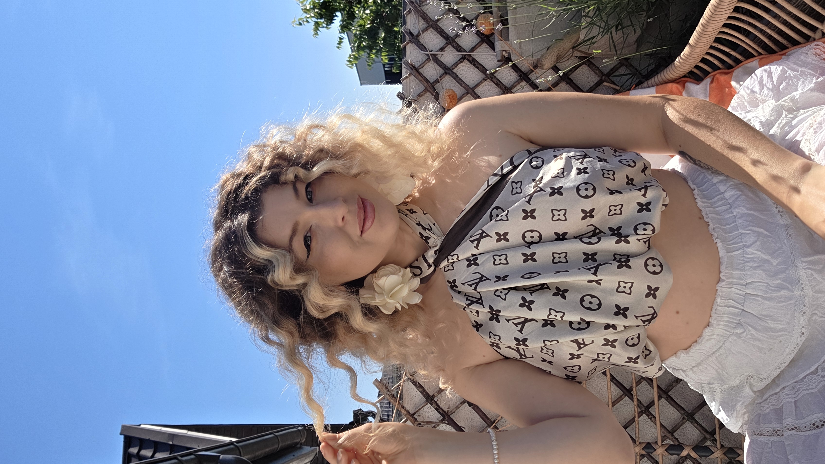 Scarf top